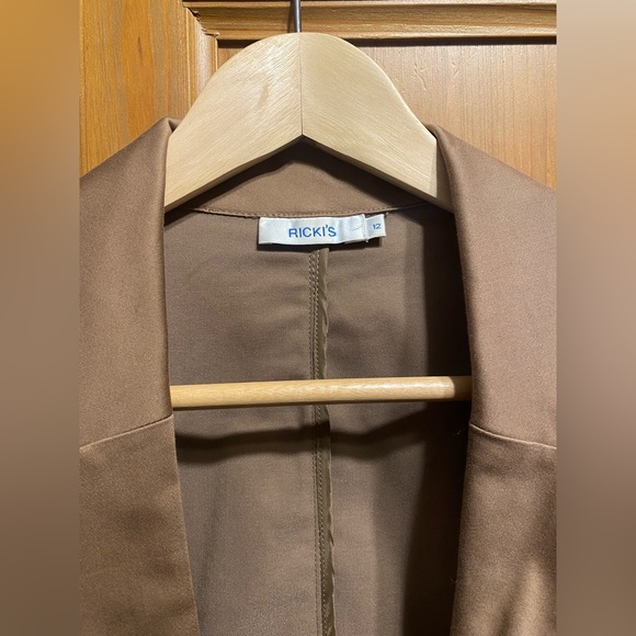 Ricki’s Short Sleeved Tan Blazer - Picture 3 of 3